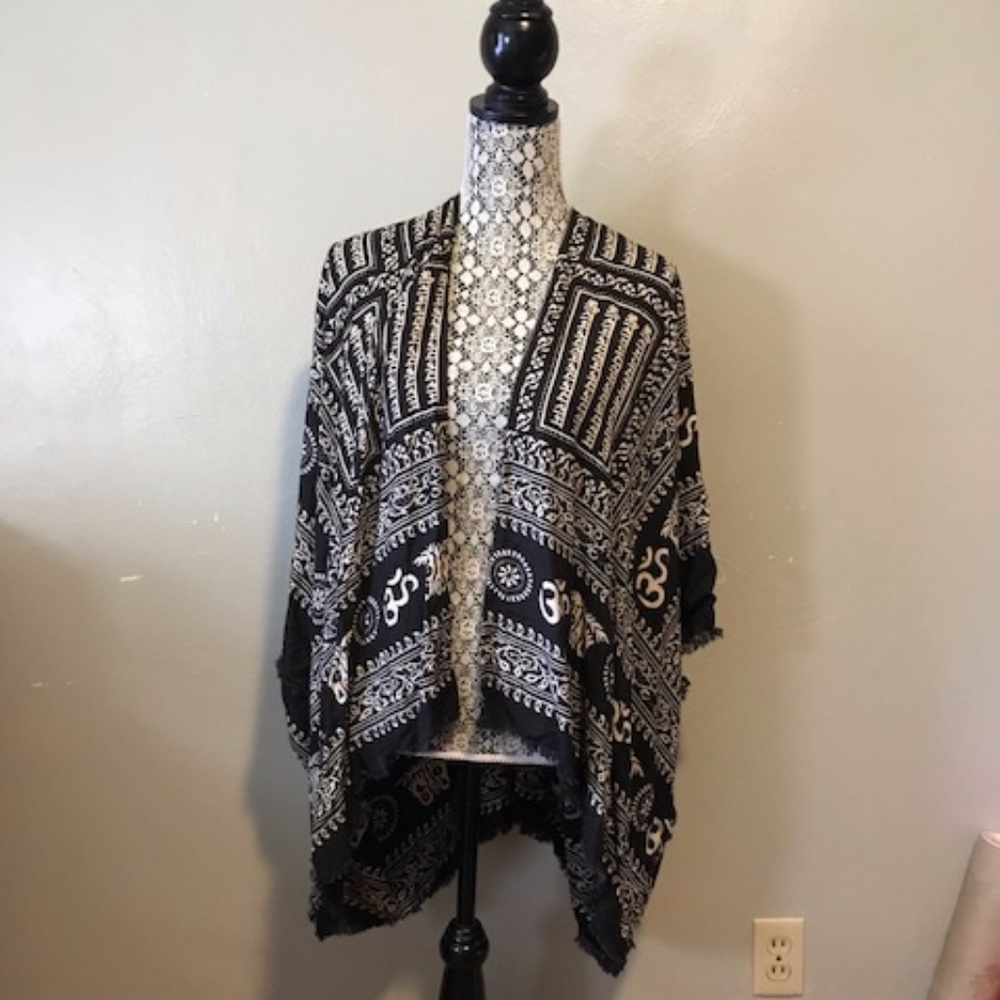Prayer Shawl Kimono in Women
